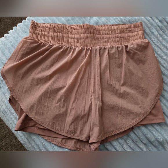 All in Motion Women's Blush Athletic Shorts - Picture 1 of 9